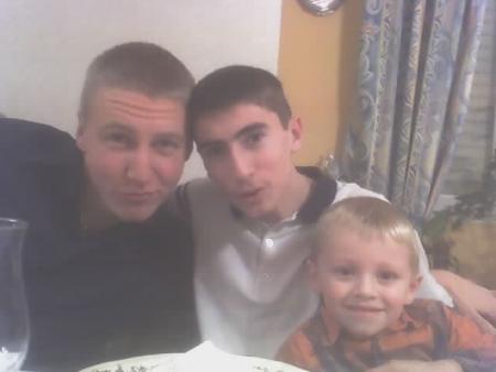 Vla mes 3 arrieres cousins...